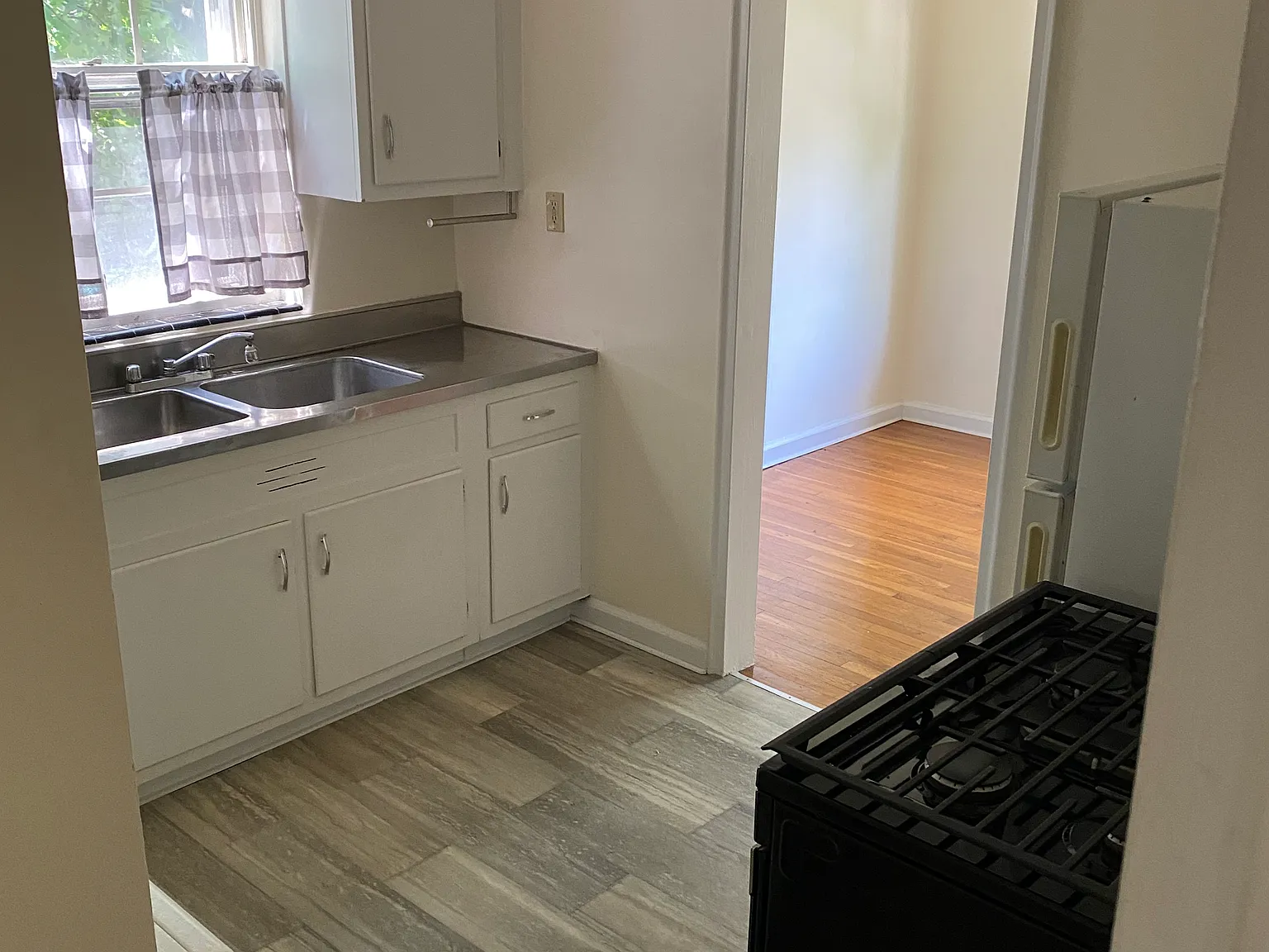 2 bed, 1014 sqft, $1,950 — Photo 3