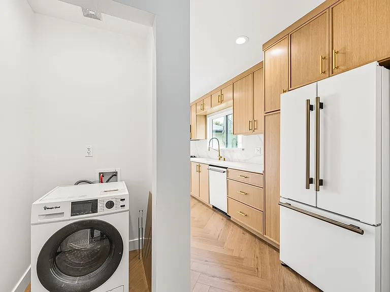 6327 Babcock — Photo 7