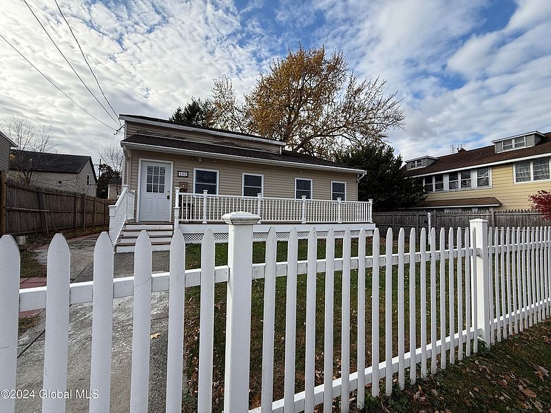 2nd image of 102 Heartt Avenue