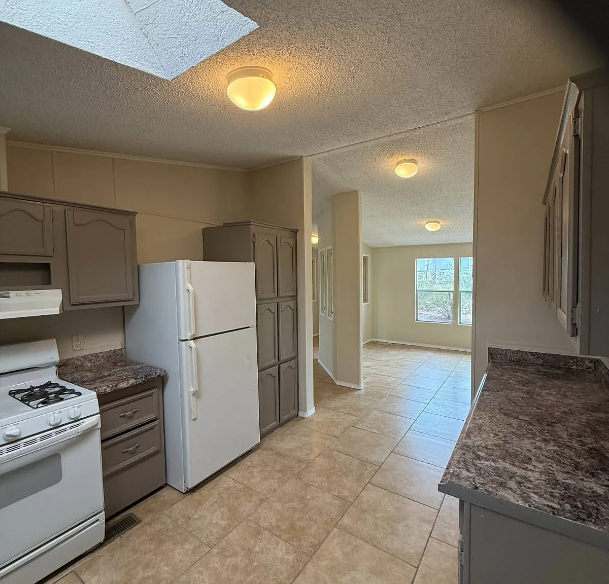 2 bed, 2.0 bath, 1568 sqft, $1,200 — Photo 3