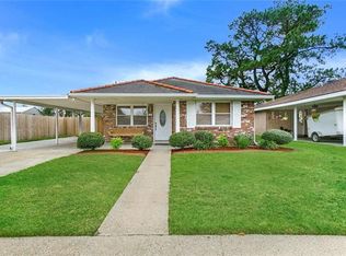 2424 Charles Dr, Chalmette, LA 70043