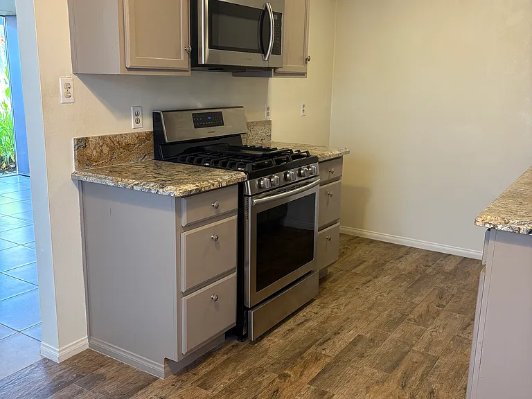 10371 Park Ave #D — Photo 3