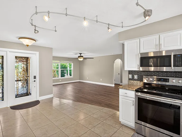 4419 N Pacific Cir — Photo 4