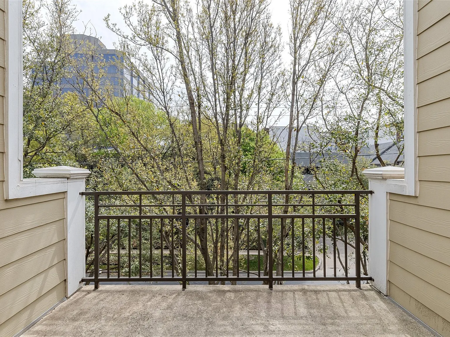 2 bed, 1880 sqft, $3,800 — Photo 2