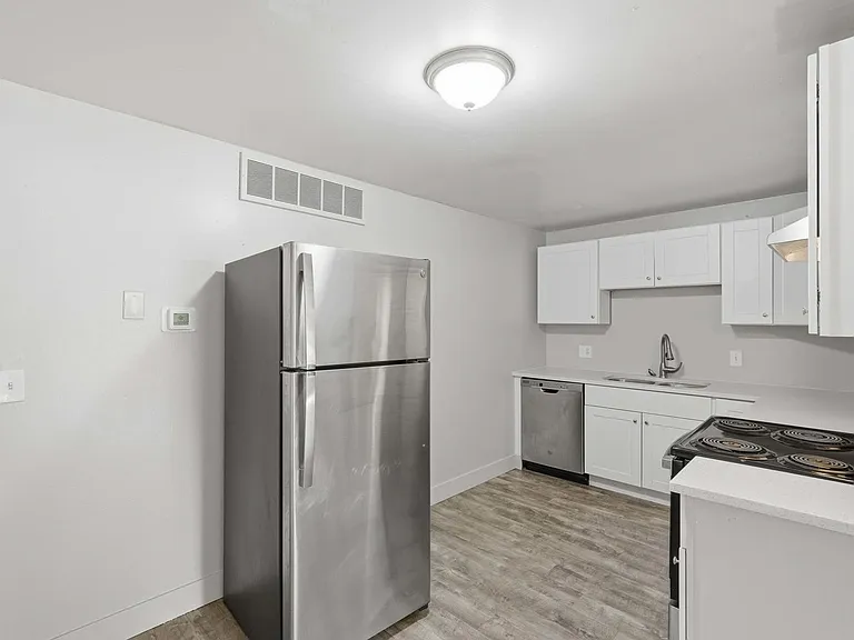 Towne Apartments — Photo 14