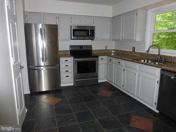 3rd image of 407 Collingwood Dr