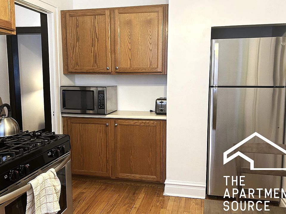 1st image of 1911 W Larchmont Ave APT 1A