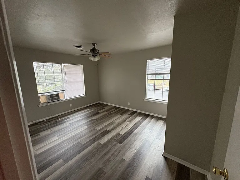 618 W Sycamore St — Photo 4