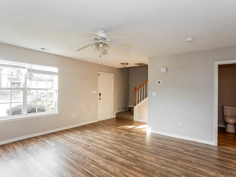 715 Almora Dr — Photo 8