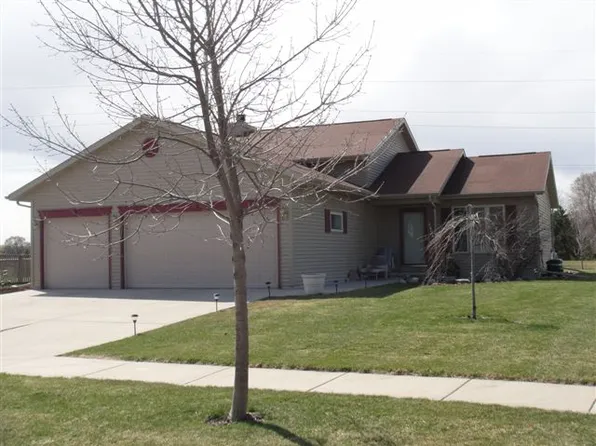 1604 Primrose Ln, Fond Du Lac, WI 54935