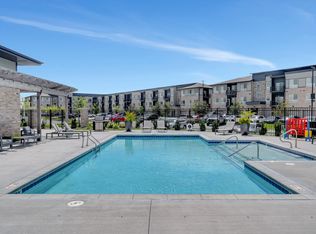 ivi Apartments, Omaha, NE 68164