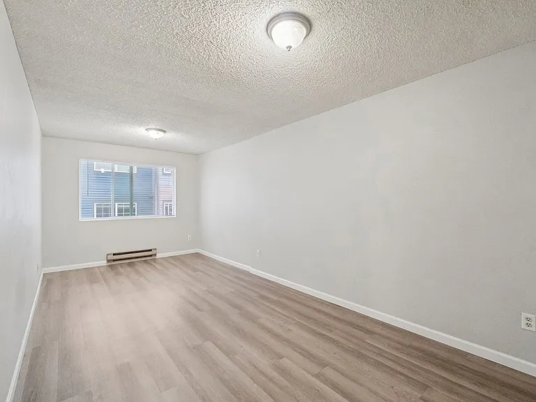 Westwood Apartments — Photo 41