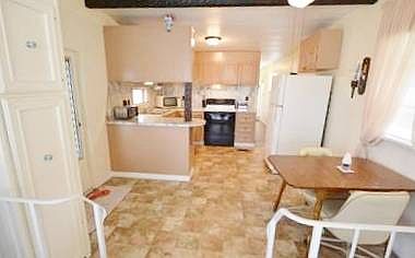 4th image of 811 Fountainview S