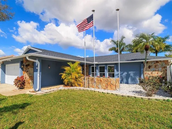 9407 Laura Anne Dr, Seminole, FL 33776