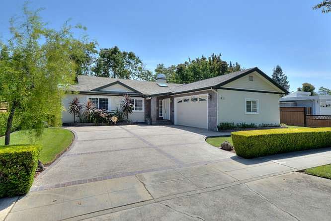 1st image of 1078 Yorktown Dr