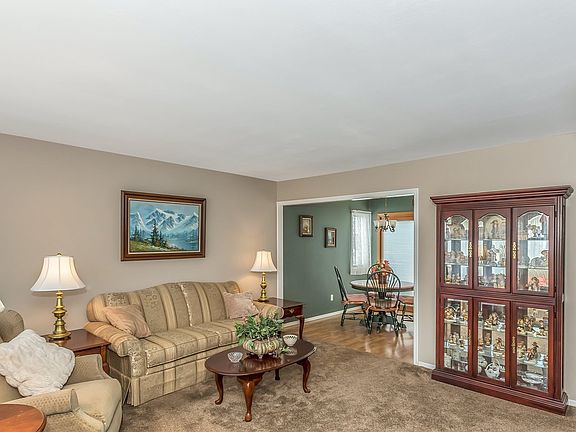 3rd image of 16 Wilfred Blvd