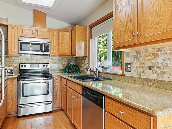 3rd image of 9530 50th Ave NE
