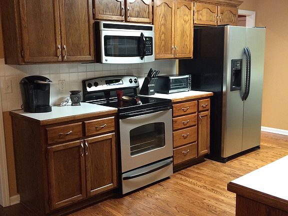 4th image of 804 SW Brome Dr