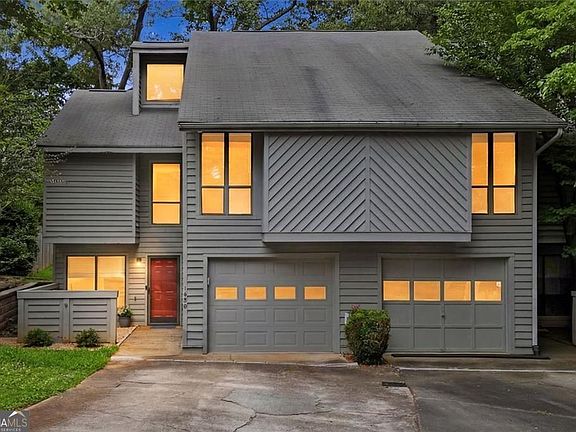 2nd image of 1098 Creatwood Pl SE