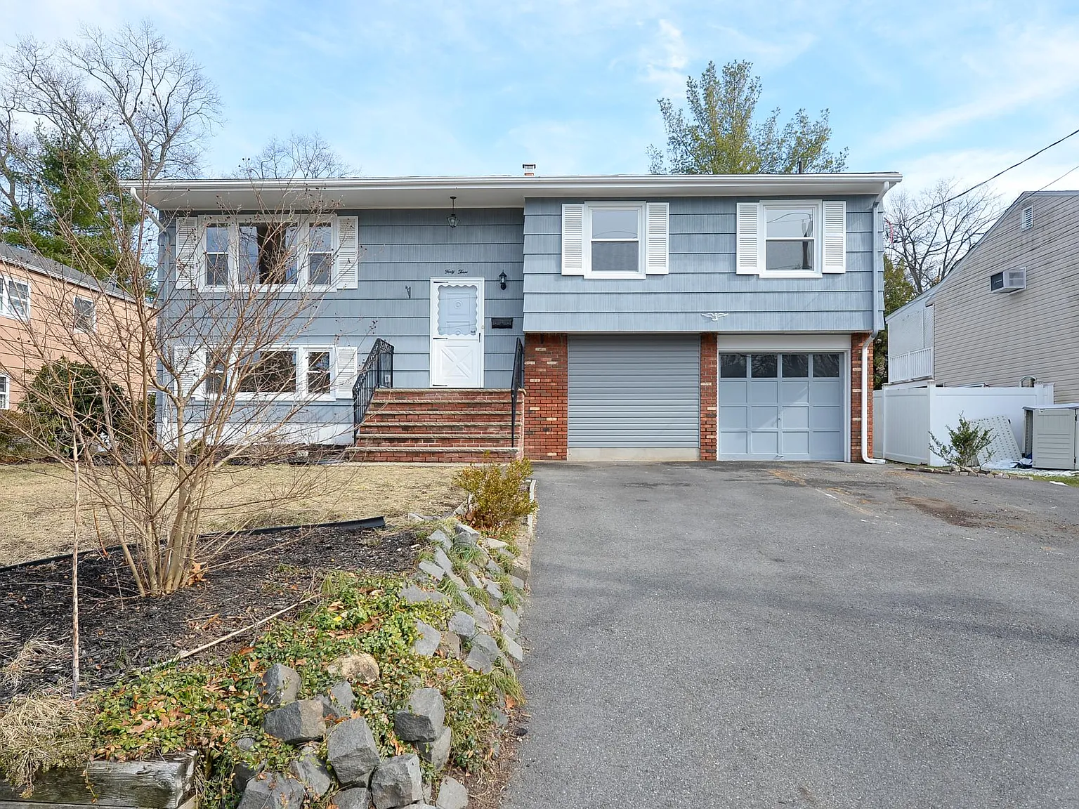 43 Spruce Ave — Photo 2