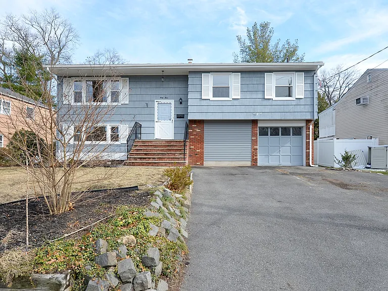 43 Spruce Ave — Photo 2