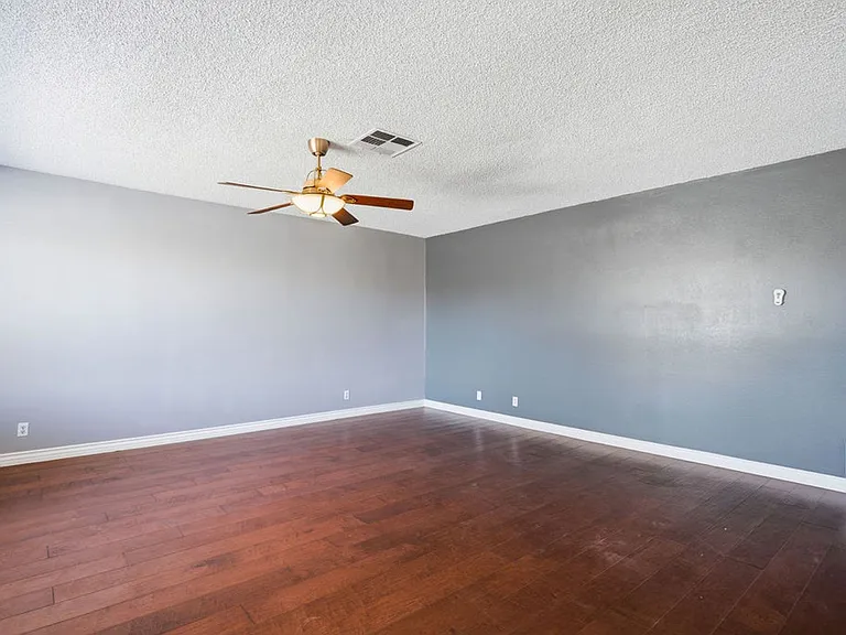 4561 Paseo El Rio Dr — Photo 2