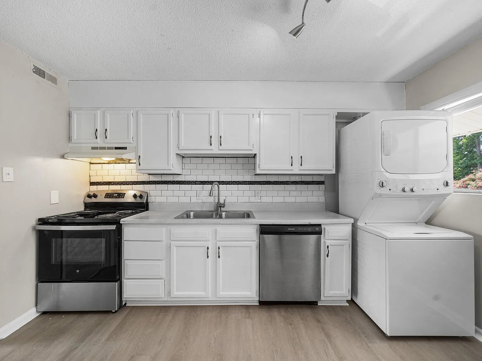 Monarch Apartments — Photo 1