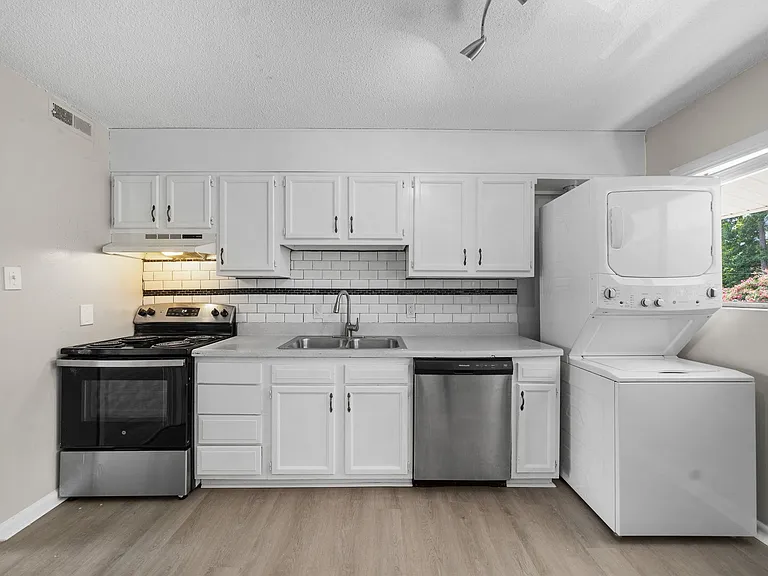 Monarch Apartments — Photo 1