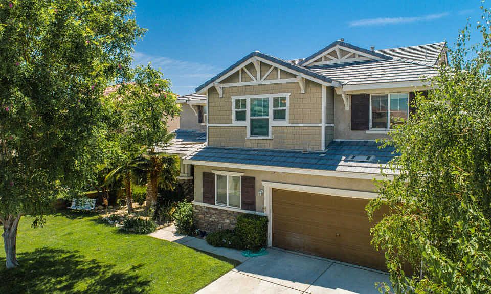 1st image of 38131 Desert Hawk Dr