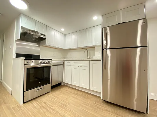 Rented by Bond New York | media 9