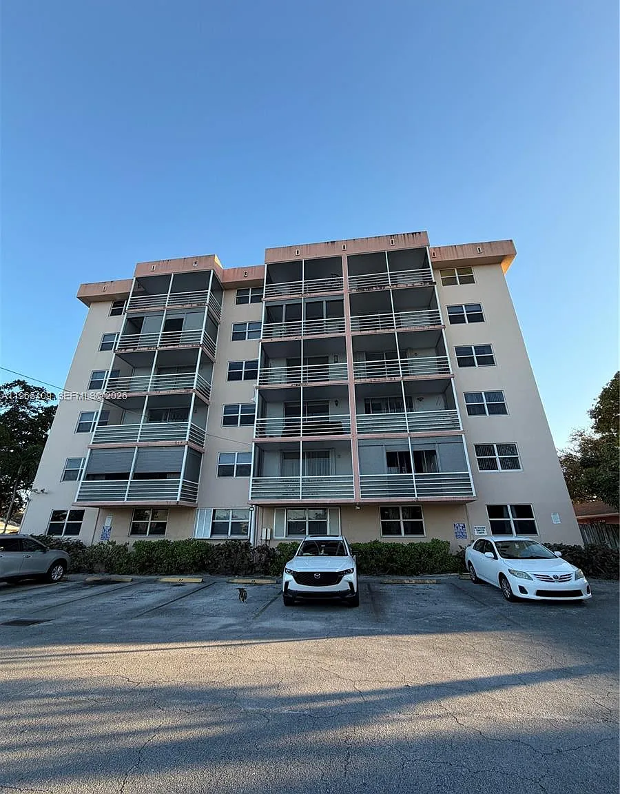 Dixiana Condo — Photo 4