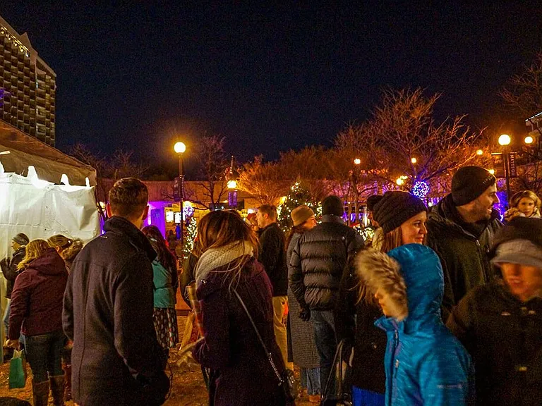 Enjoy the many events and activities hosted by the Rosslyn community throughout the year.