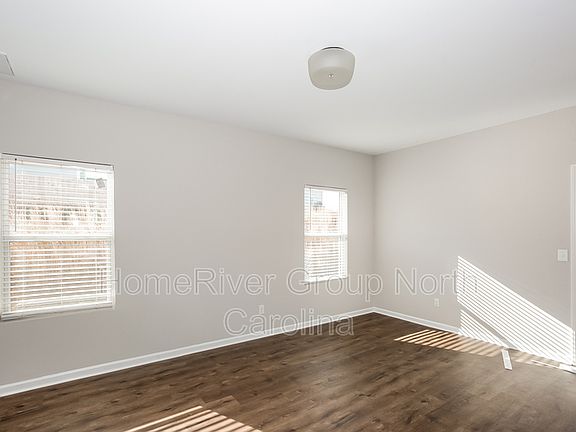5th image of 219 Jobe Dr