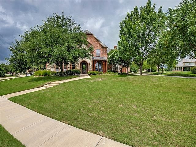 1st image of 521 Willow Springs Dr