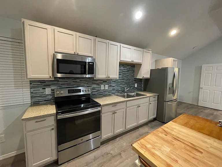 126 Deer Lake Dr #D — Photo 18