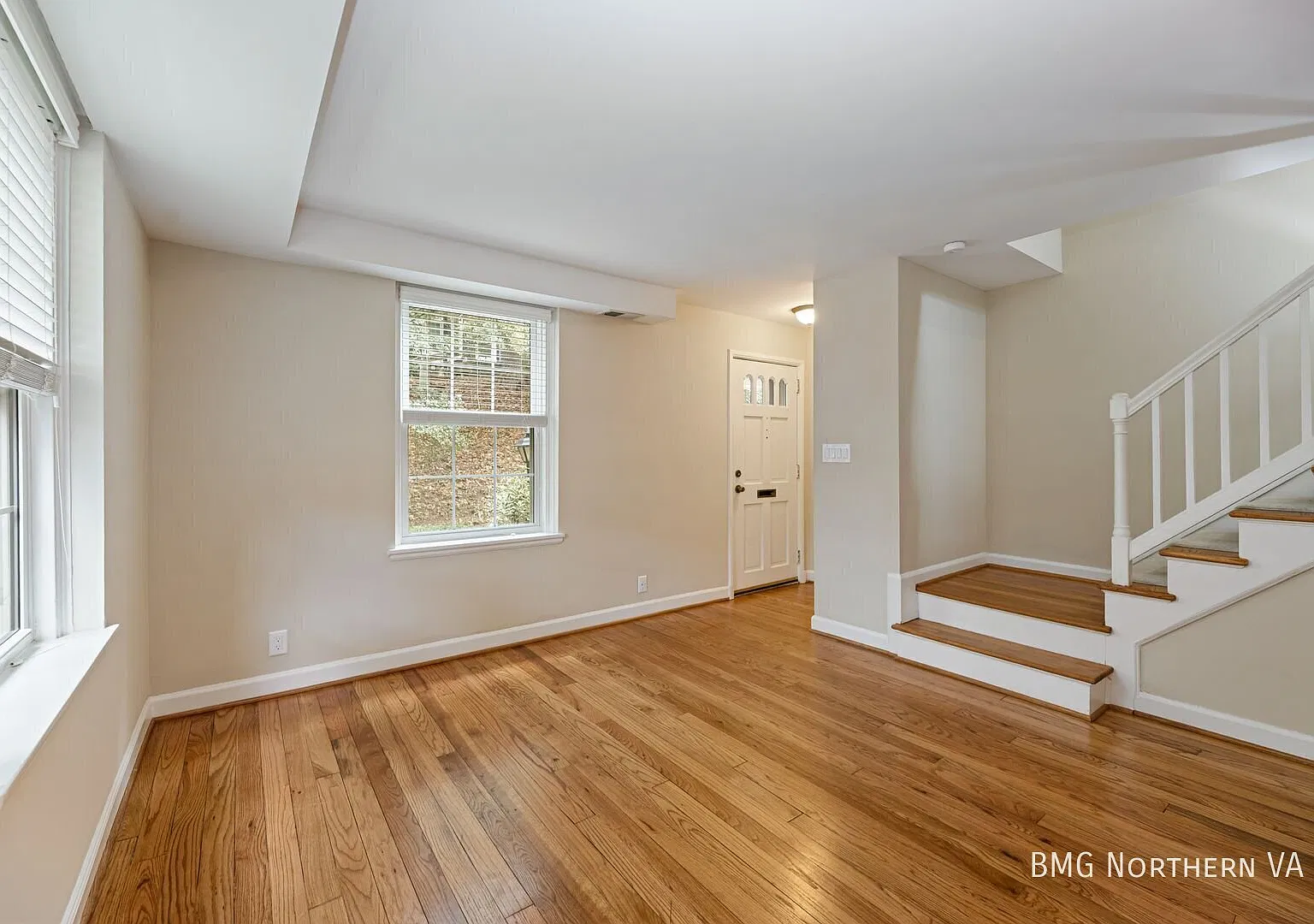 Beautiful 2 Level 2 Bedroom 1 Bathroom 'Georgetown' Model Townhome In Sought After Fairlington Vi... — Photo 4