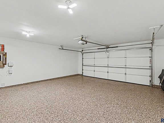 3rd image of 6105 W Maxwell Pl