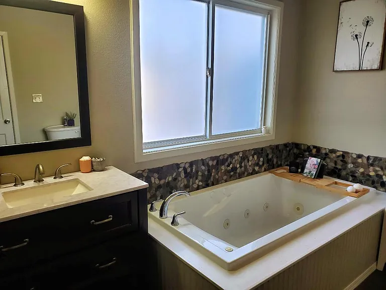 704 N Ella Ave — Photo 4