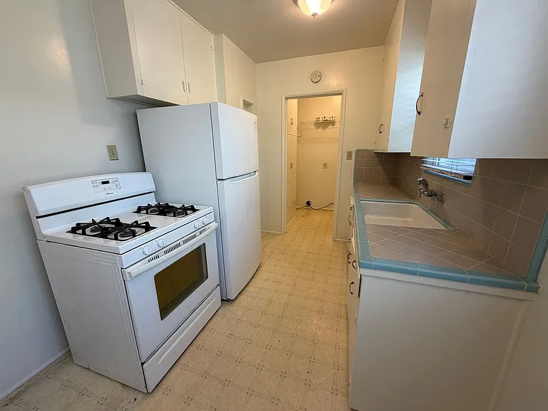 119 W Liberty St #A — Photo 4