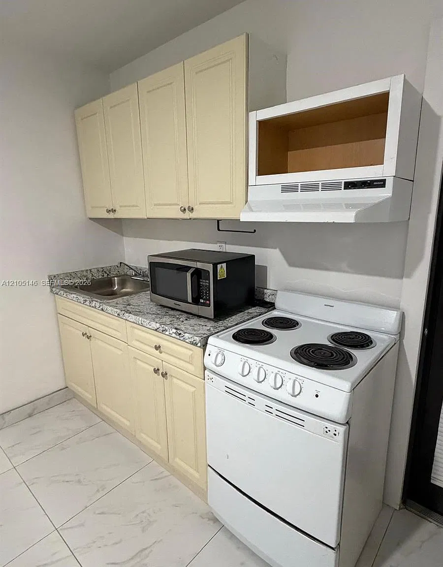 1 bed, 1.0 bath, $1,800 — Photo 1