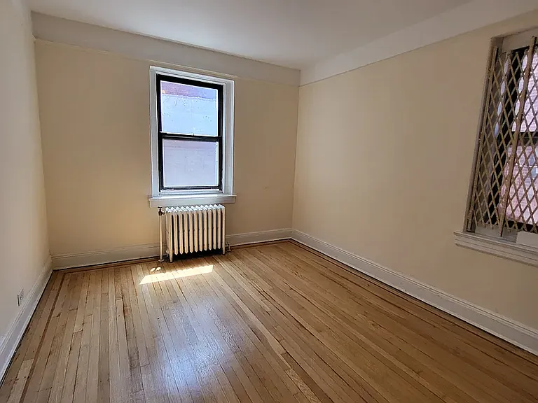 62-98 Saunders St #4 — Photo 2