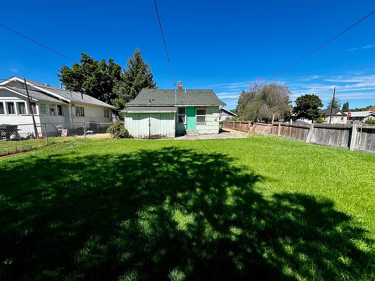 803 S 14th Ave — Photo 16