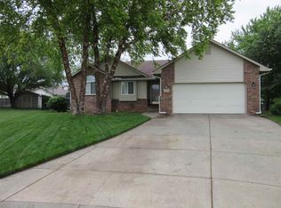 811 E Rushwood Ct, Augusta, KS 67010