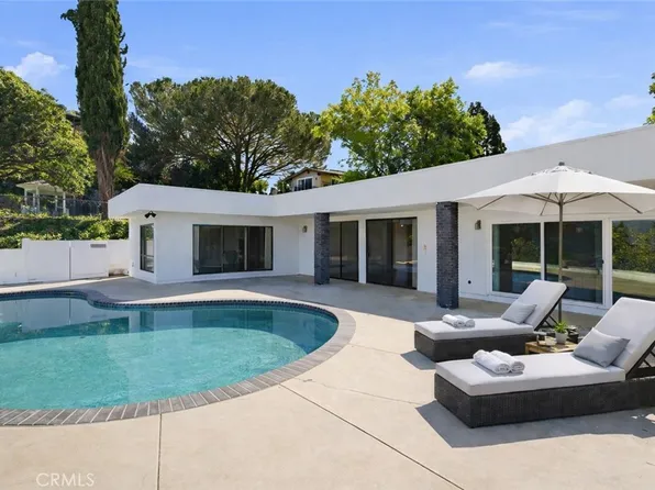 3329 Dona Rosa Studio Ctr, Studio City, CA 91604