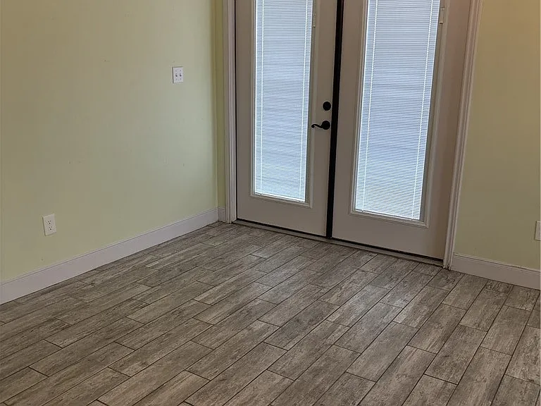 715 S Verne St — Photo 32