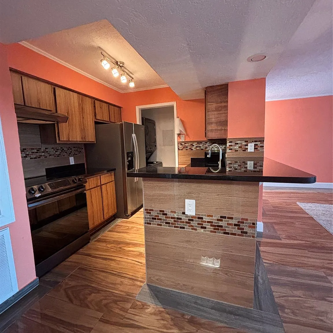 1 bed, 1.5 bath, 694 sqft, $1,200 — Photo 1