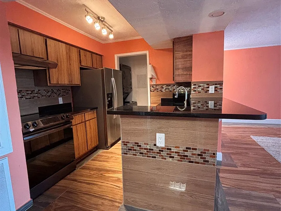 3919 Fairmont Pkwy #184