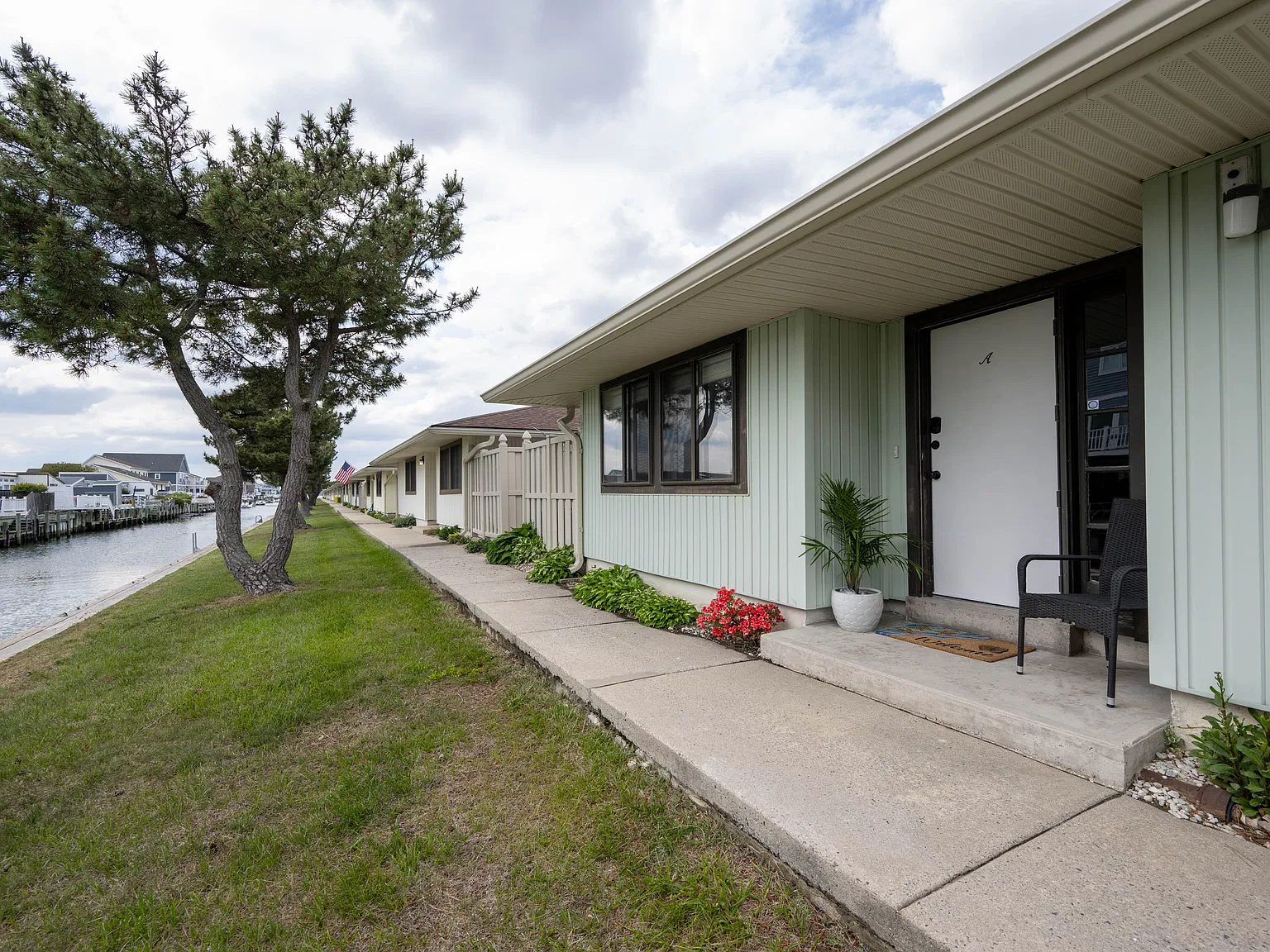 2 bed, 880 sqft, $1,800 — Photo 1