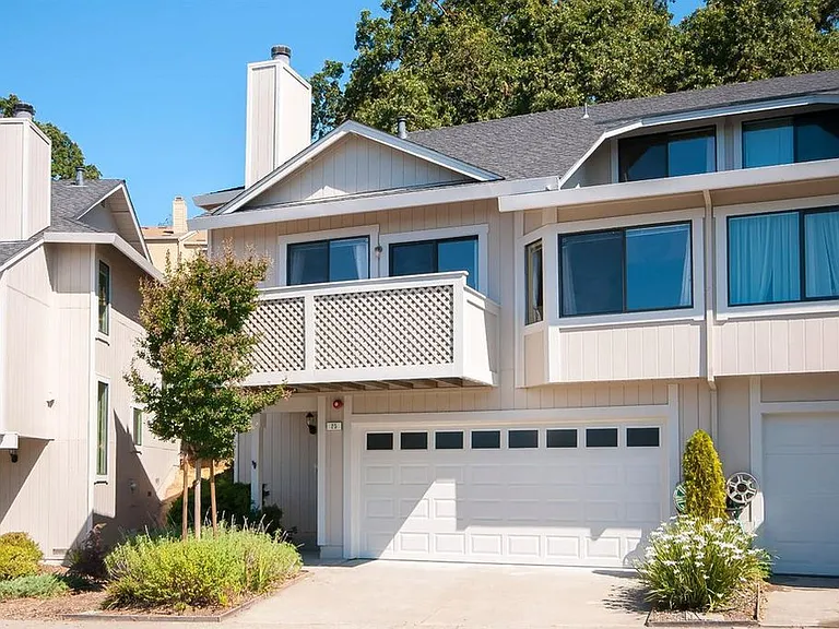 25 Dogwood Ct — Photo 1