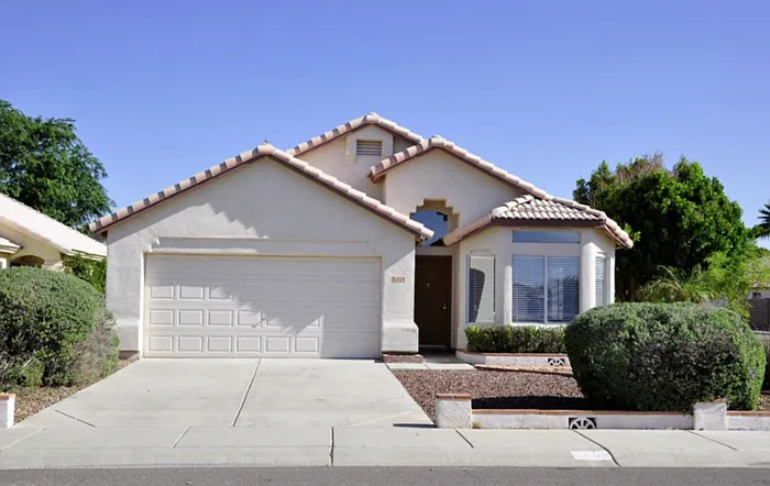 3 bed, 2.0 bath, 1615 sqft, $1,970 — Photo 2